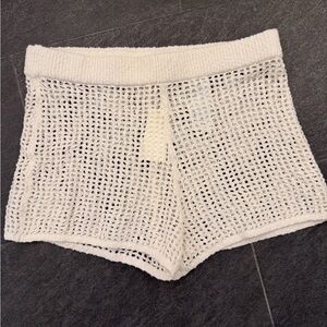 Abercrombie cream crochet shorts M
